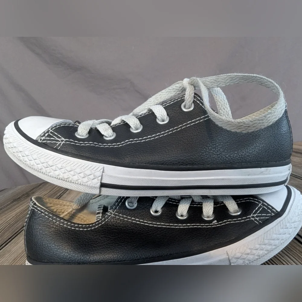 Converse All Star size 2 big kid faux leather sneakers black/white Chuck Taylor